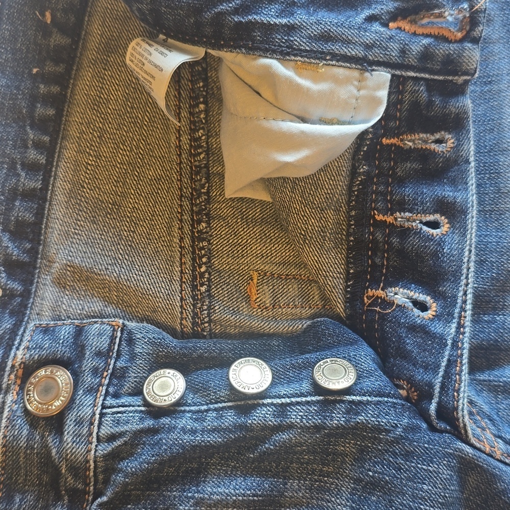 American Eagle Outfitters Women's Distressed Blue Denim Shorts Sz.4 - Picture 8 of 12